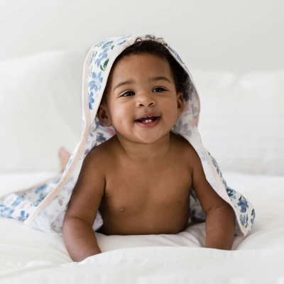 Burt's Bees Baby Burt's Bees Baby® Set Of 2 Botanical Hooded Towel - Light Pink 4 Burt's Bees Baby Burt's Bees Baby® Set Of 2 Botanical Hooded Towel - Light Pink - Image 2